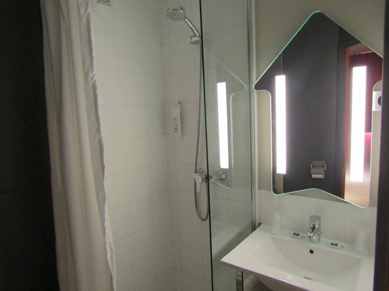 Ibis Budget Chilly-Mazarin Les Champarts Exterior foto